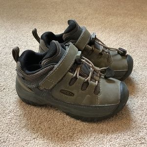 Keen size 8k waterproof hiking shoes